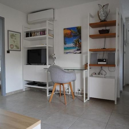 T2 Spacieux, Confort, Piscine & Plage A Sainte-Anne Eksteriør bilde